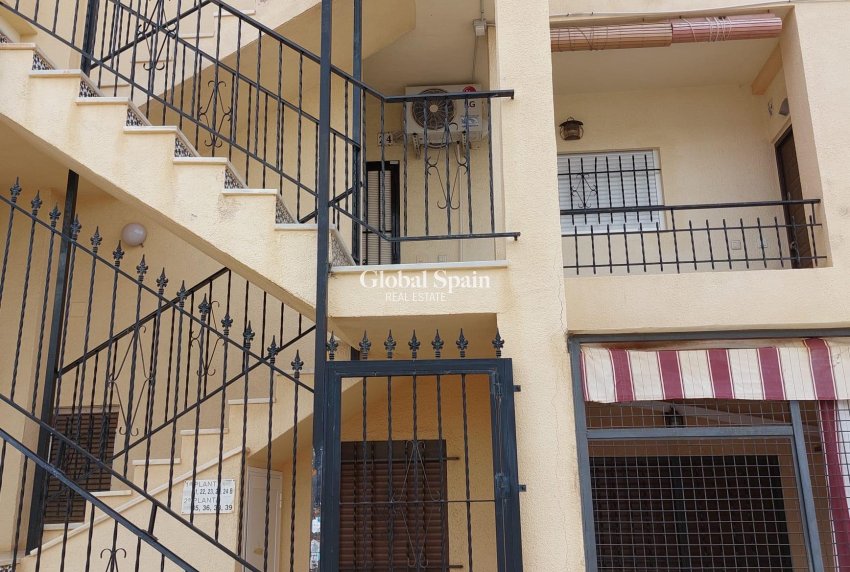 Resale - APARTMENT -
TORREVIEJA - Punta Prima