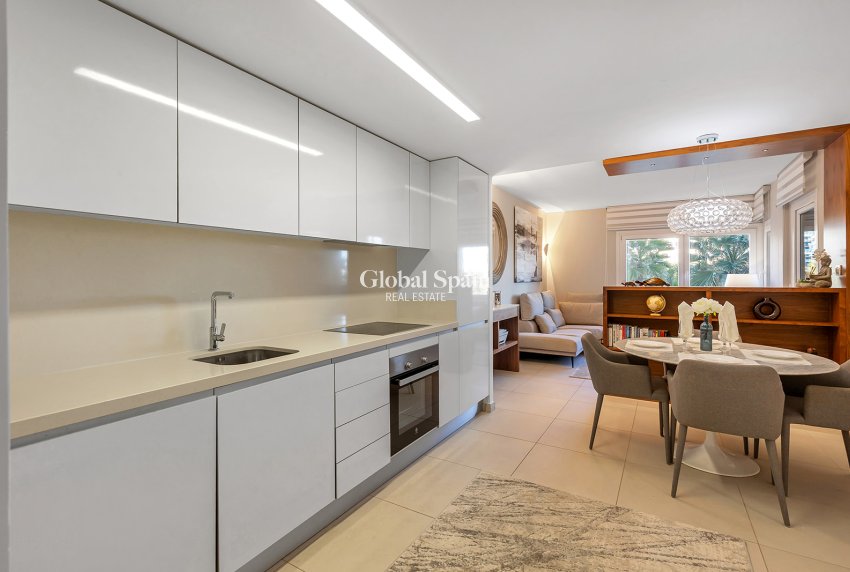 Resale - APARTMENT -
TORREVIEJA - Punta Prima