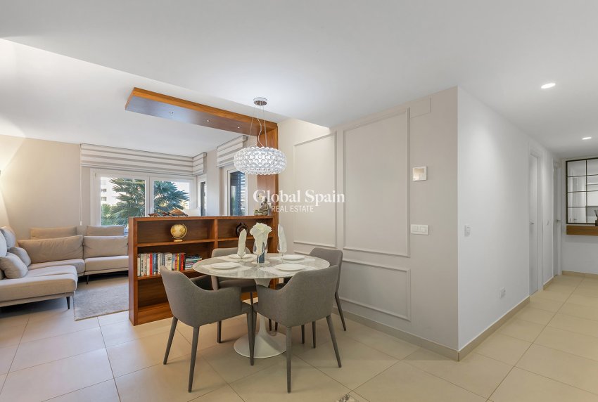 Resale - APARTMENT -
TORREVIEJA - Punta Prima