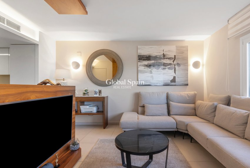 Resale - APARTMENT -
TORREVIEJA - Punta Prima