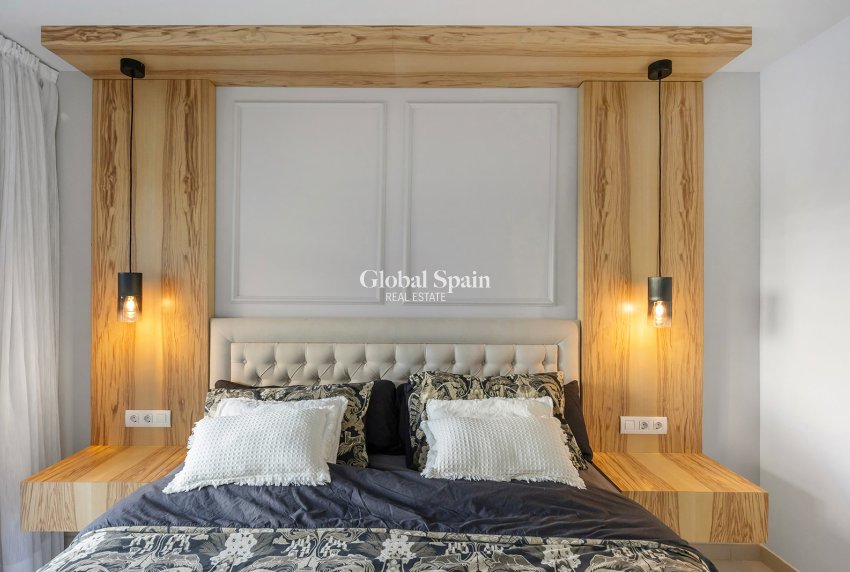 Resale - APARTMENT -
TORREVIEJA - Punta Prima