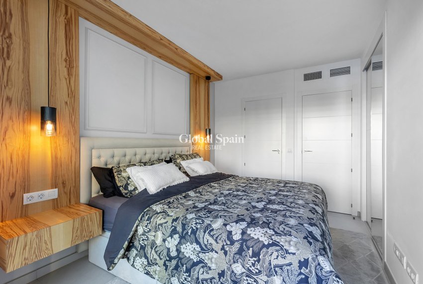 Resale - APARTMENT -
TORREVIEJA - Punta Prima