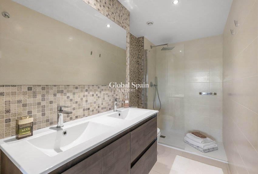 Resale - APARTMENT -
TORREVIEJA - Punta Prima