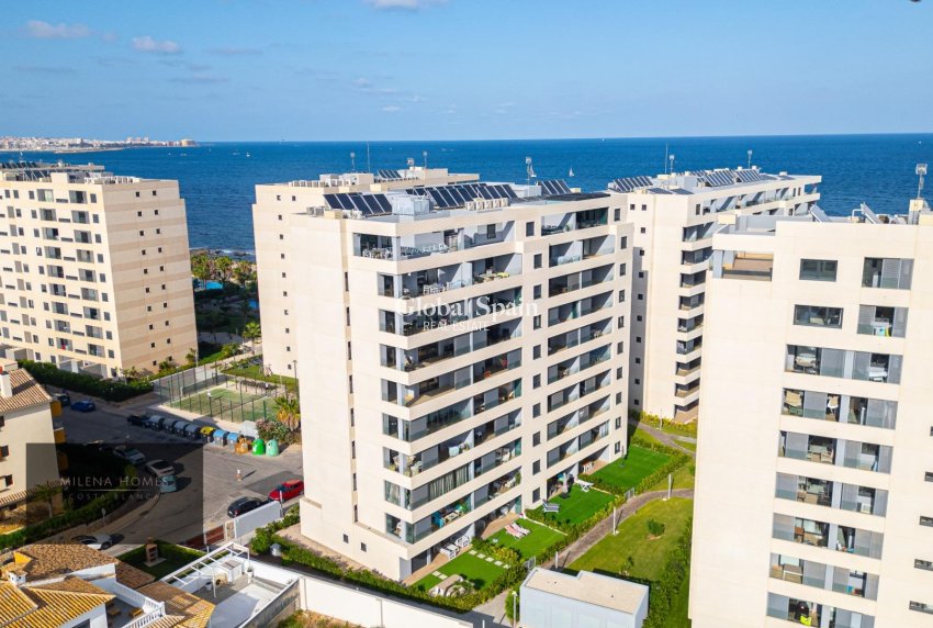 Resale - APARTMENT -
TORREVIEJA - Punta Prima
