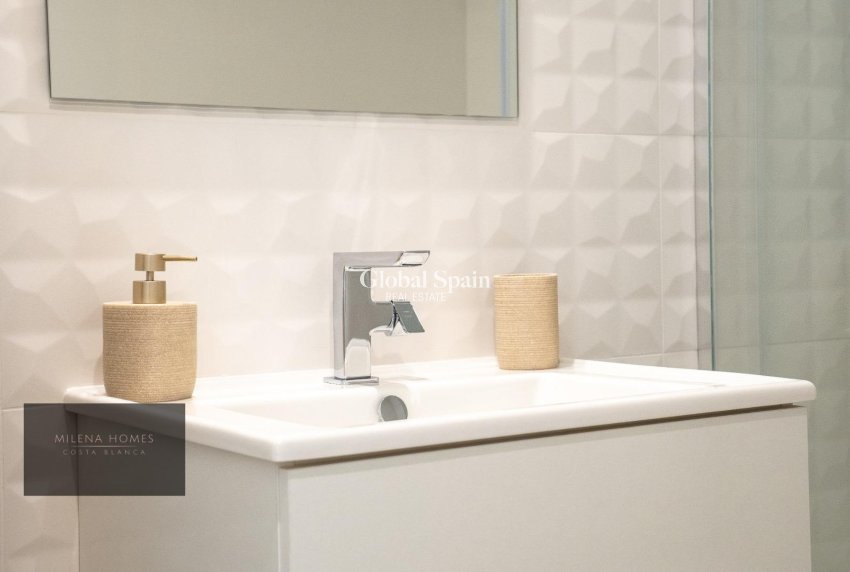 Resale - APARTMENT -
TORREVIEJA - Punta Prima