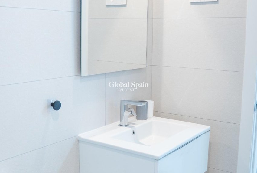 Resale - APARTMENT -
TORREVIEJA - Punta Prima