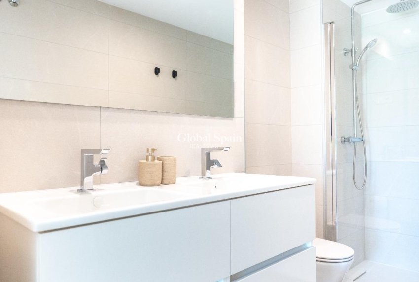 Resale - APARTMENT -
TORREVIEJA - Punta Prima