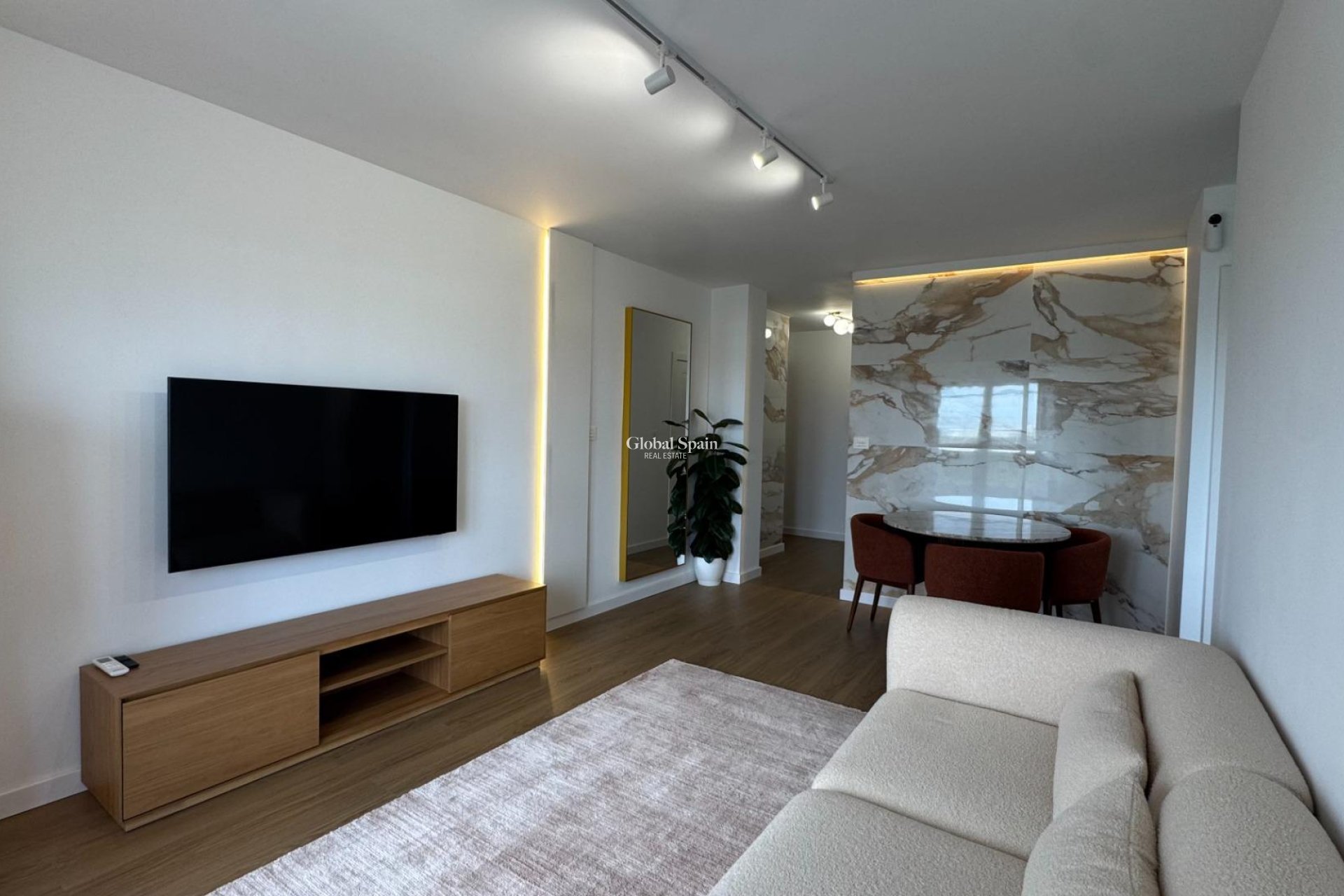 Resale - APARTMENT -
TORREVIEJA - Punta prima