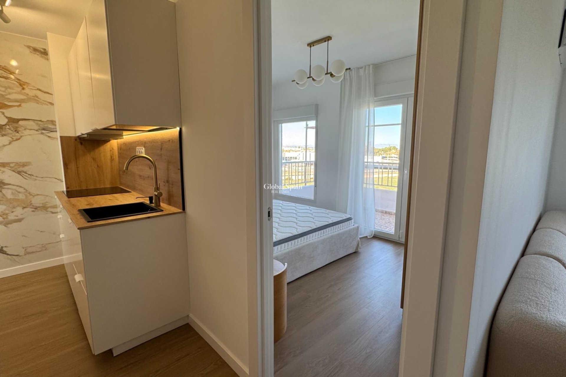 Resale - APARTMENT -
TORREVIEJA - Punta prima