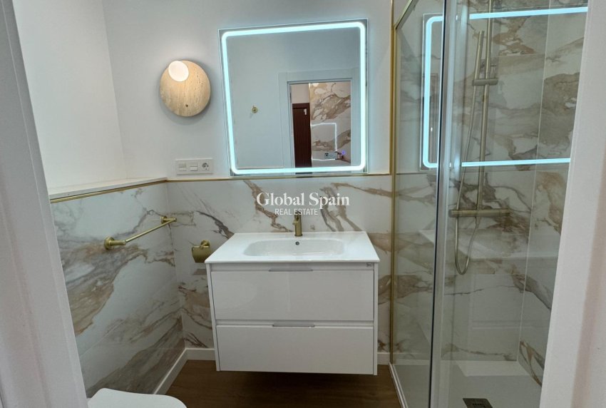 Resale - APARTMENT -
TORREVIEJA - Punta prima