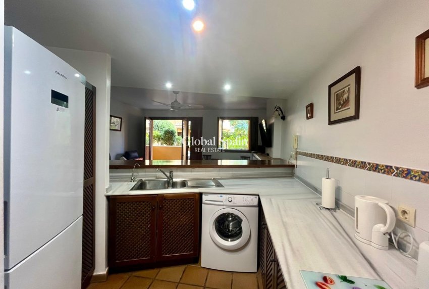 Resale - APARTMENT -
TORREVIEJA - Punta Prima