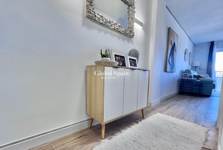 Resale - APARTMENT -
TORREVIEJA - Punta prima