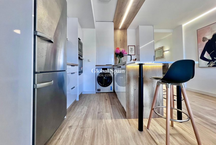 Resale - APARTMENT -
TORREVIEJA - Punta prima