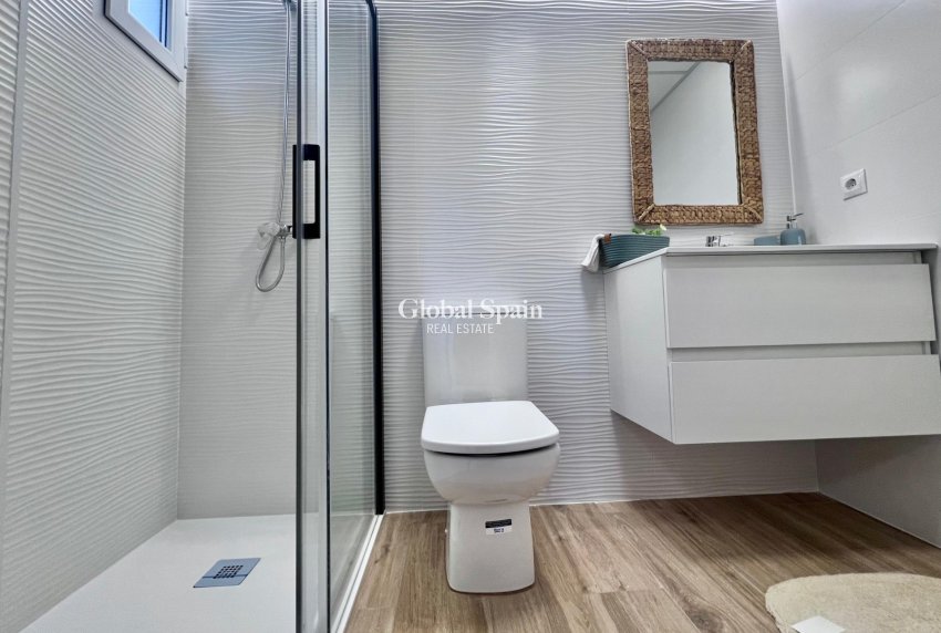 Resale - APARTMENT -
TORREVIEJA - Punta prima