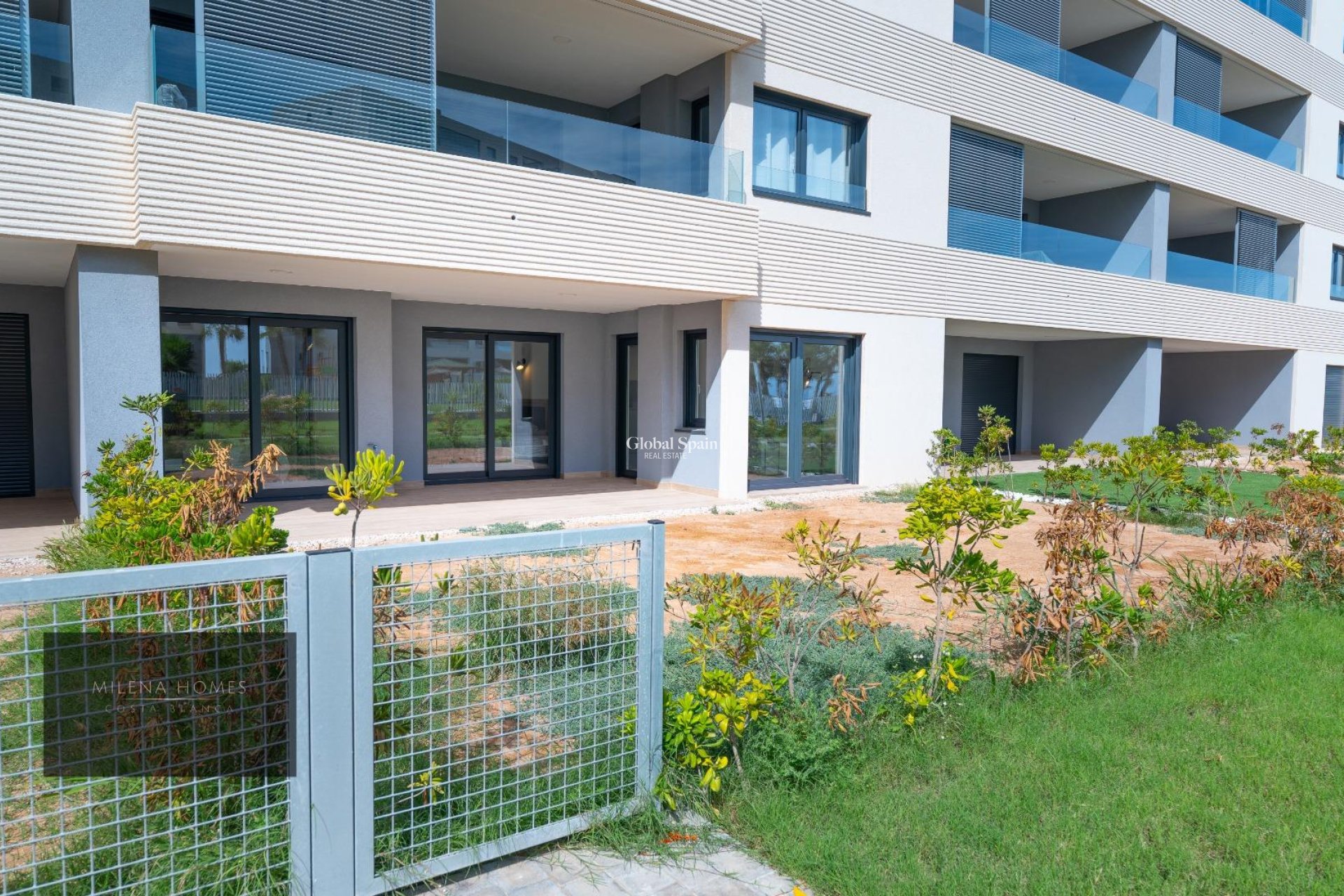 Resale - APARTMENT -
TORREVIEJA - Punta Prima