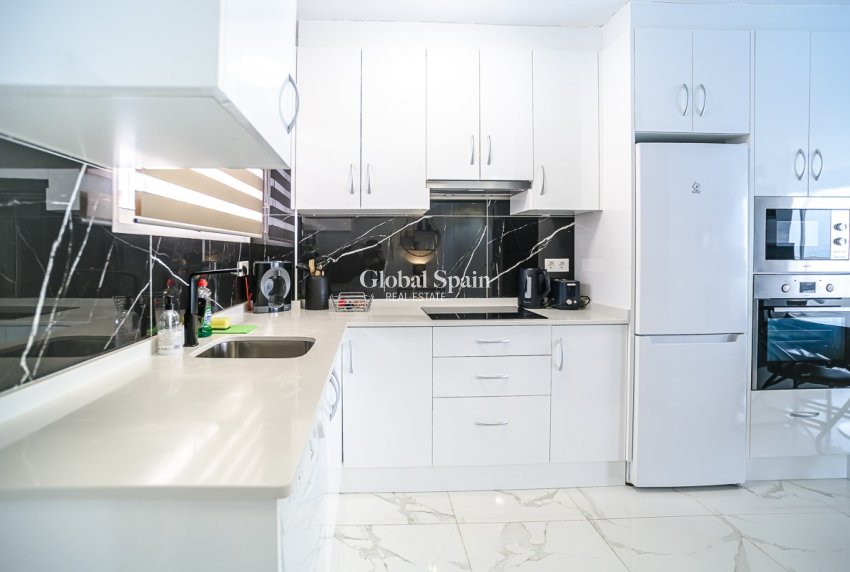 Resale - APARTMENT -
TORREVIEJA - Punta Prima