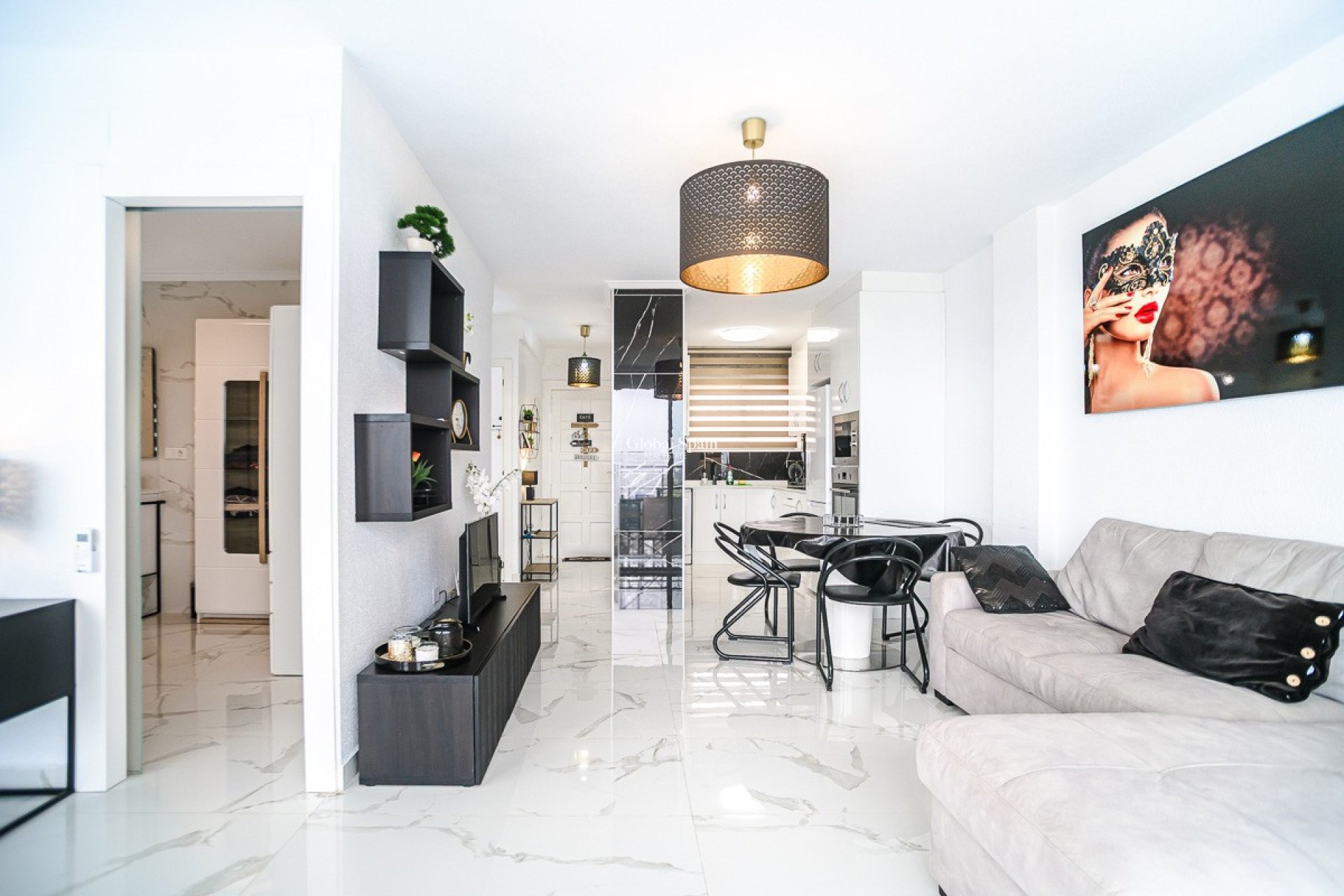 Resale - APARTMENT -
TORREVIEJA - Punta Prima