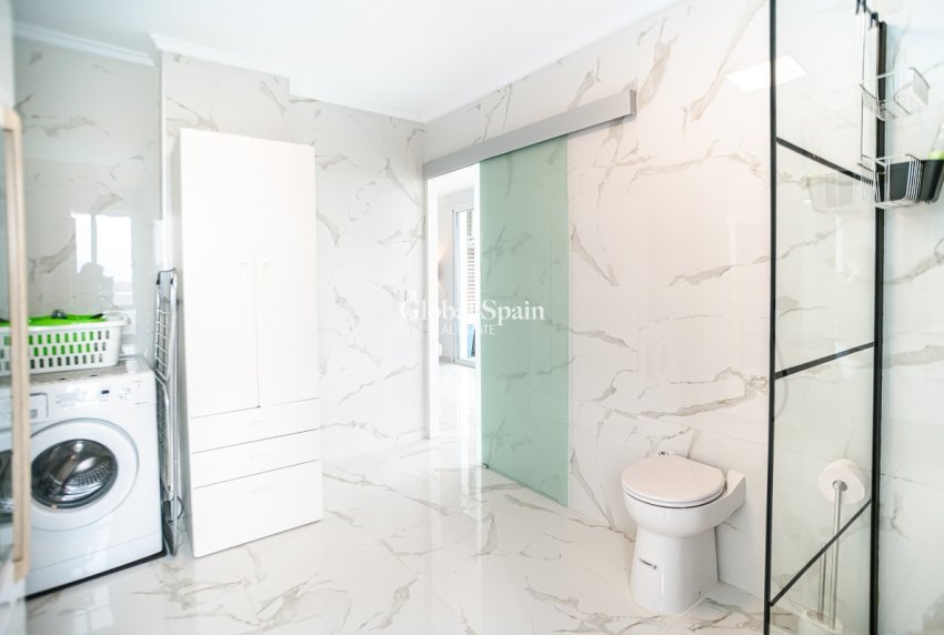 Resale - APARTMENT -
TORREVIEJA - Punta Prima