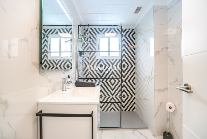 Resale - APARTMENT -
TORREVIEJA - Punta Prima