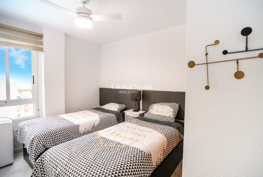 Resale - APARTMENT -
TORREVIEJA - Punta Prima