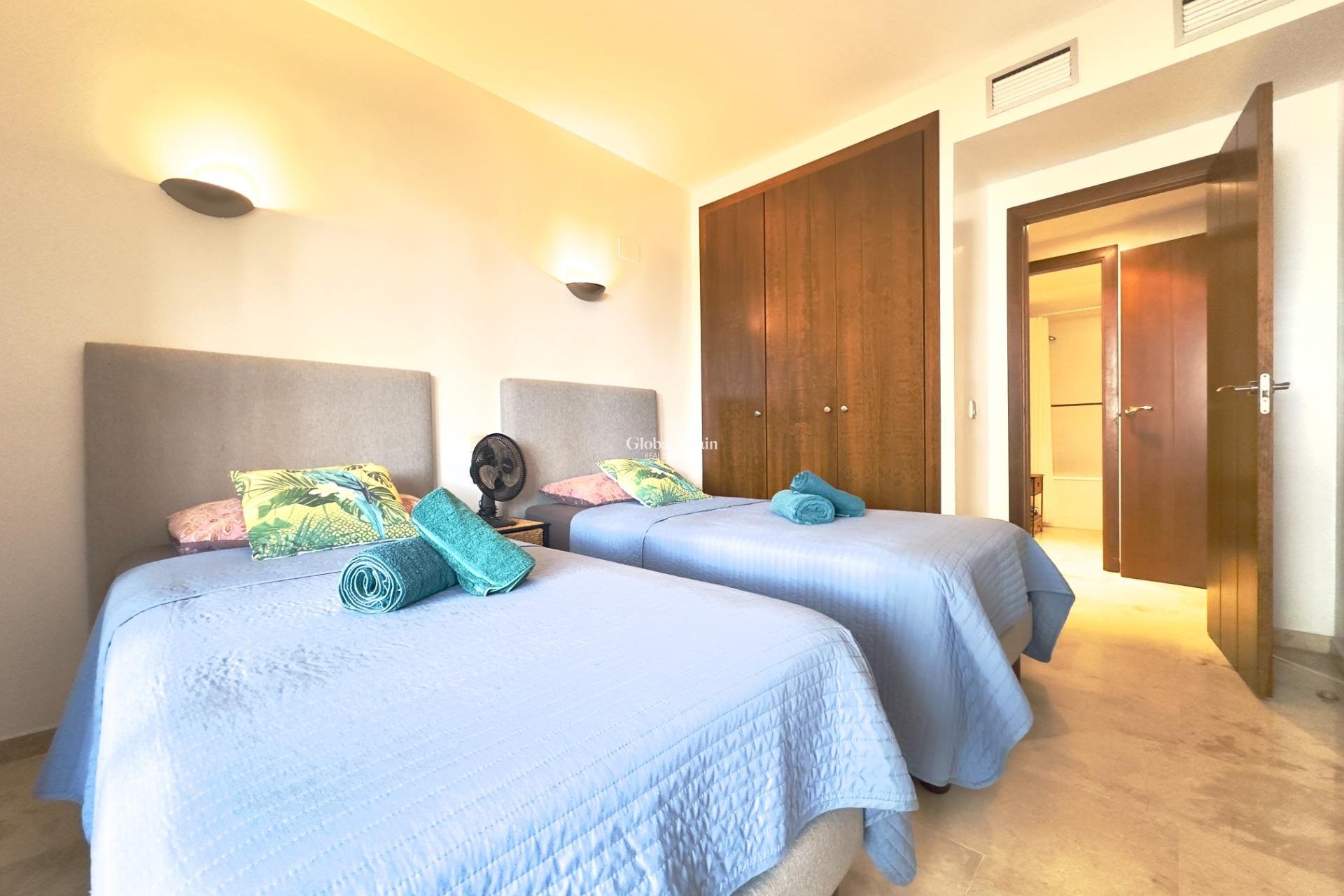 Resale - APARTMENT -
TORREVIEJA - Punta prima