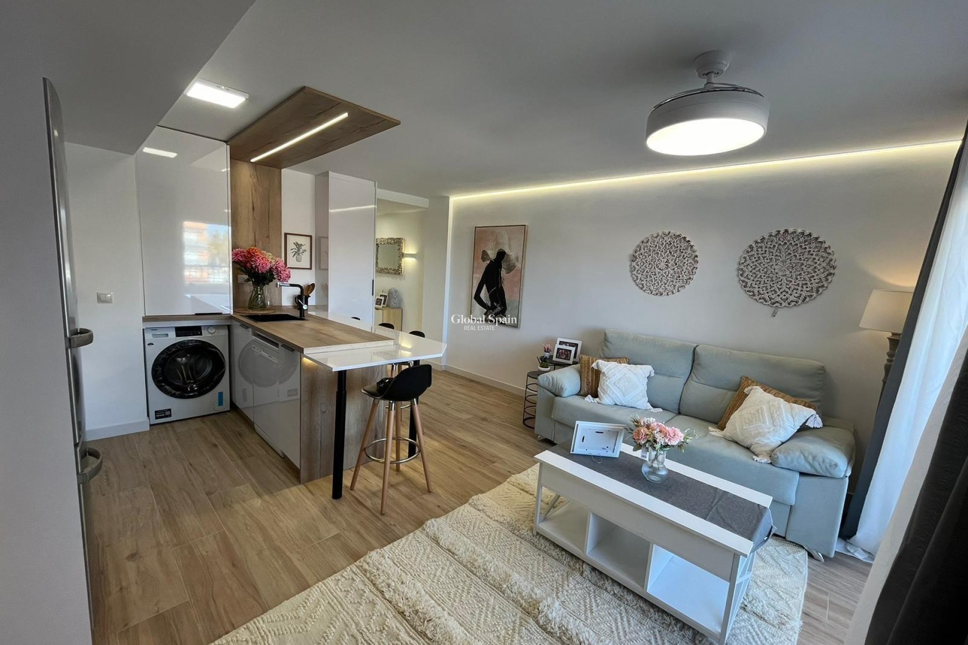 Resale - APARTMENT -
TORREVIEJA - Punta Prima