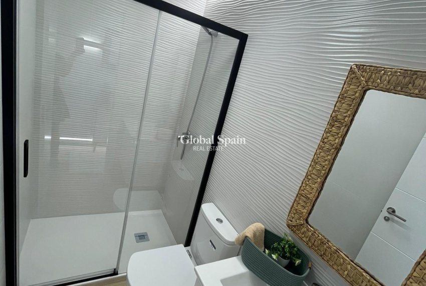 Resale - APARTMENT -
TORREVIEJA - Punta Prima