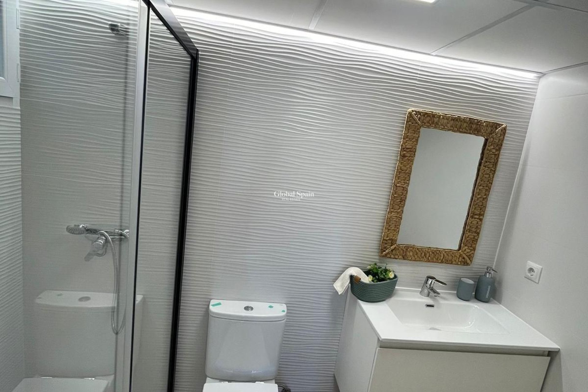 Resale - APARTMENT -
TORREVIEJA - Punta Prima