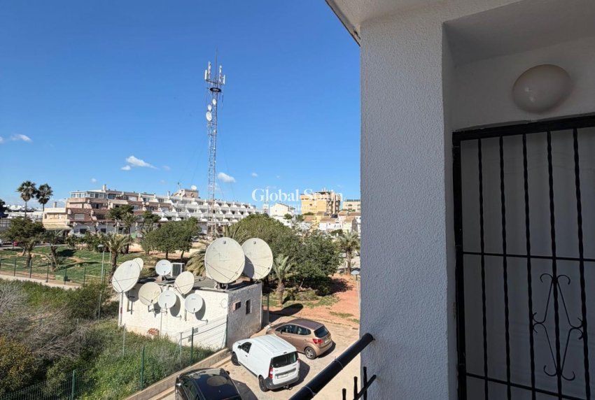 Resale - APARTMENT -
TORREVIEJA - Punta Prima