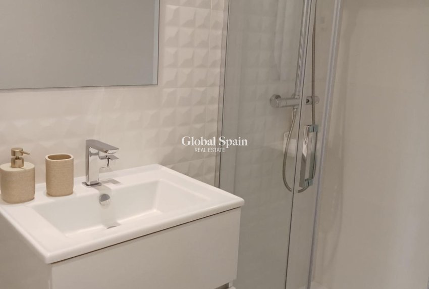 Resale - APARTMENT -
TORREVIEJA - Punta Prima