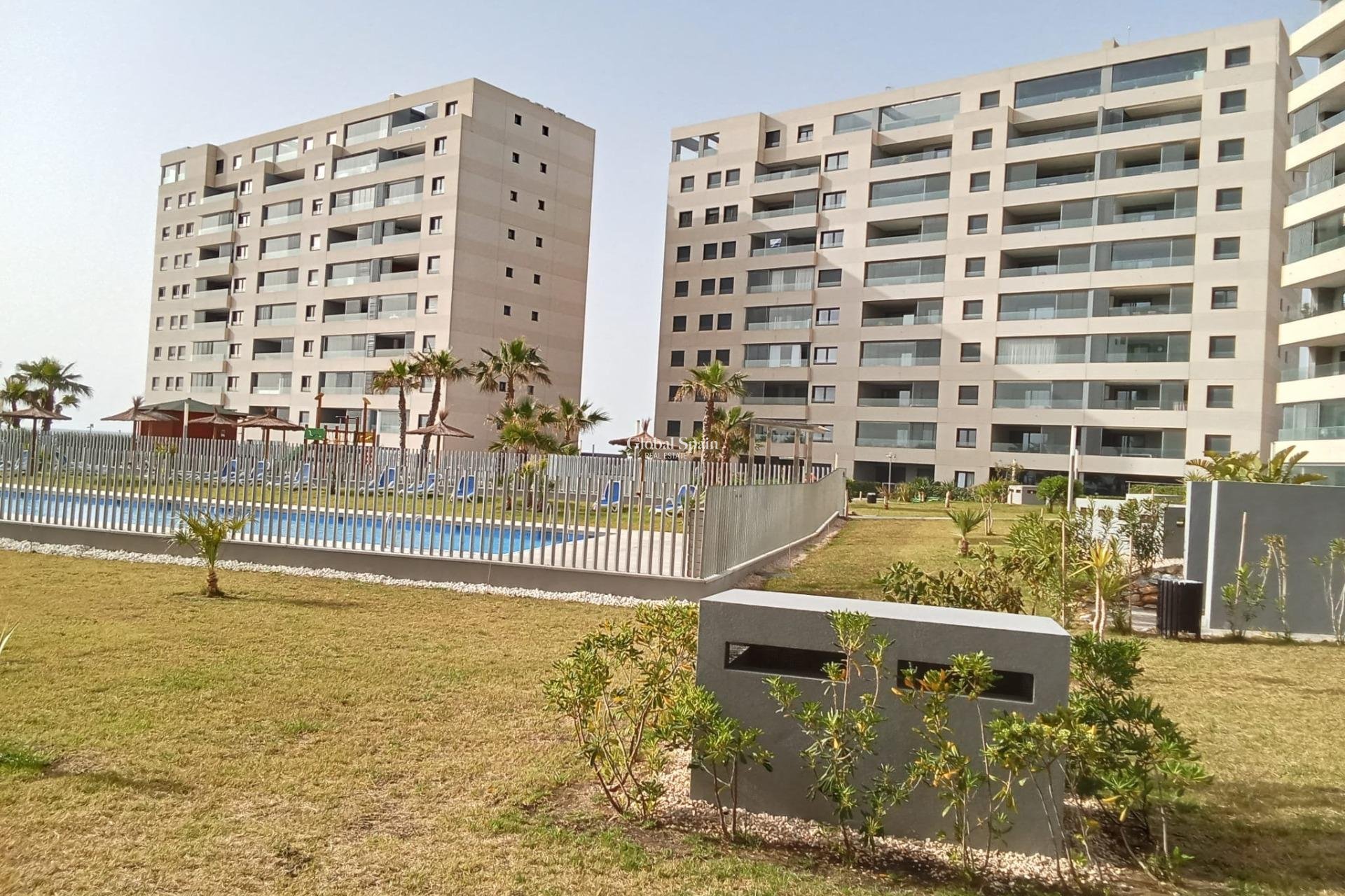Resale - APARTMENT -
TORREVIEJA - Punta Prima