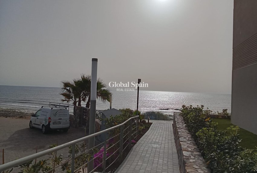 Resale - APARTMENT -
TORREVIEJA - Punta Prima