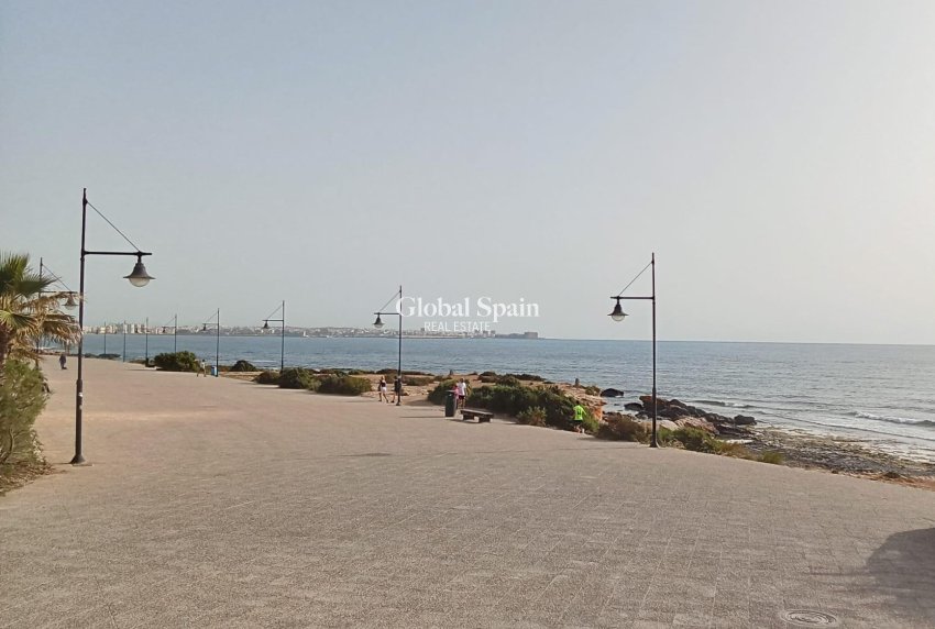 Resale - APARTMENT -
TORREVIEJA - Punta Prima