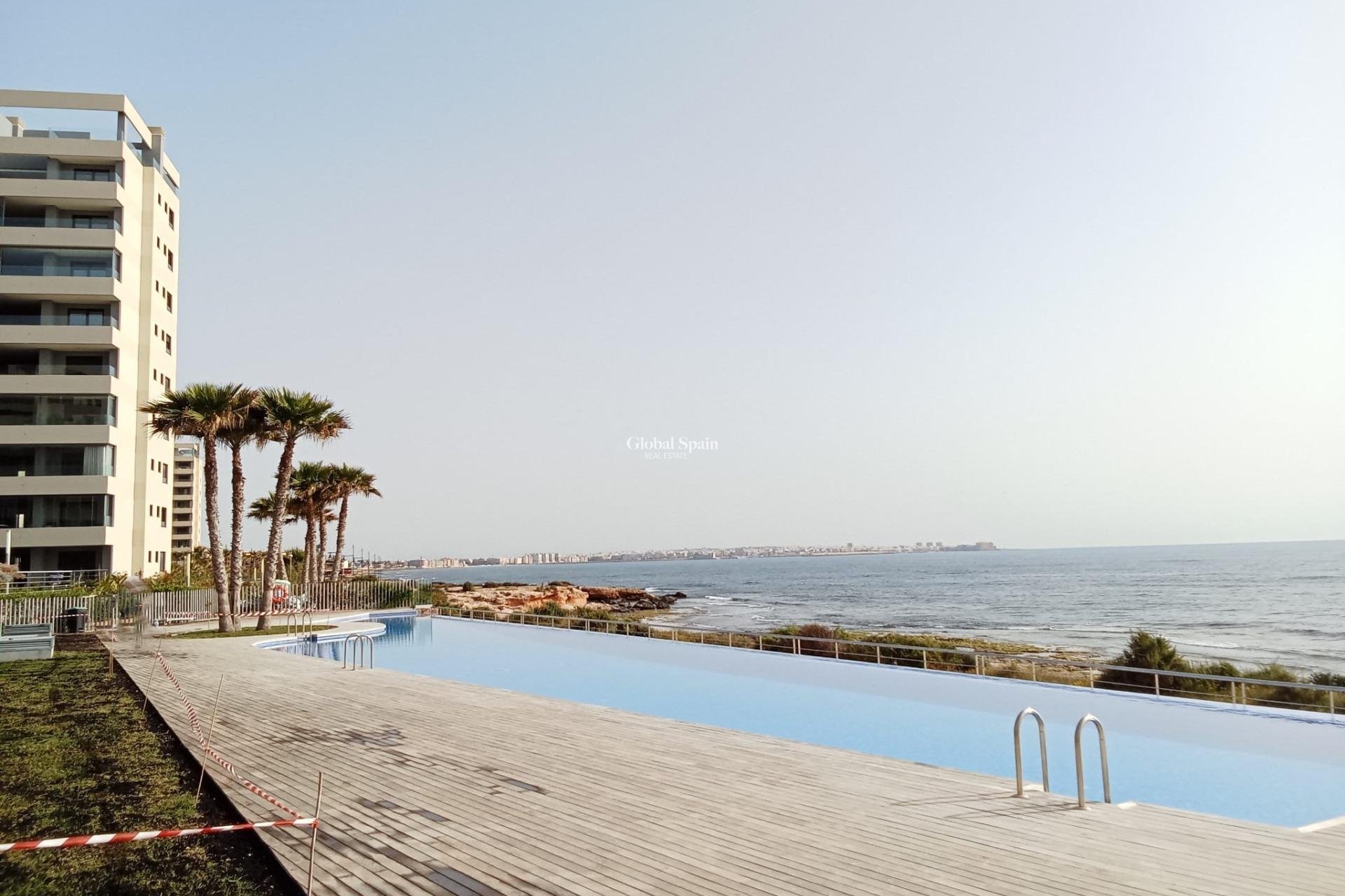 Resale - APARTMENT -
TORREVIEJA - Punta Prima