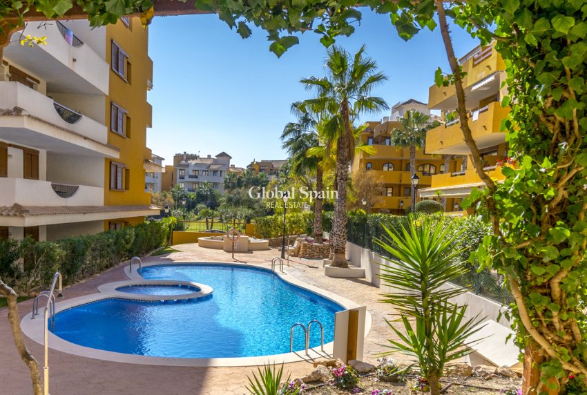 Resale - APARTMENT -
TORREVIEJA - Punta Prima