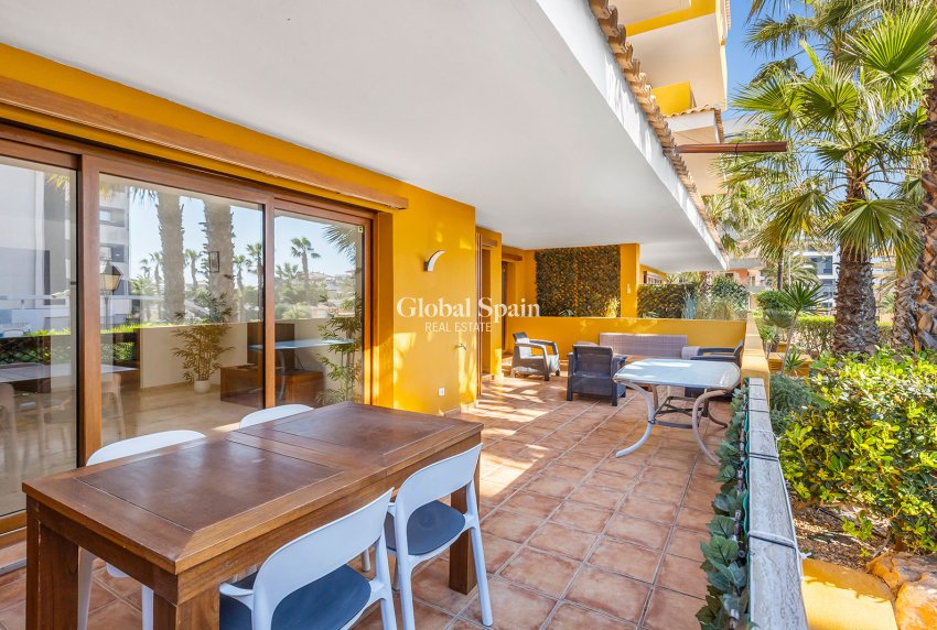 Resale - APARTMENT -
TORREVIEJA - Punta Prima