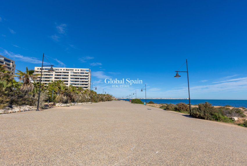 Resale - APARTMENT -
TORREVIEJA - Punta Prima