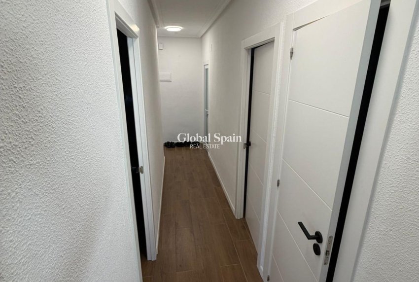 Resale - APARTMENT -
TORREVIEJA - Punta Prima