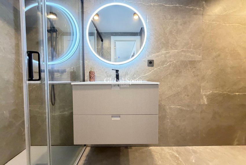 Resale - APARTMENT -
TORREVIEJA - Punta Prima