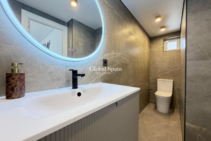 Resale - APARTMENT -
TORREVIEJA - Punta Prima