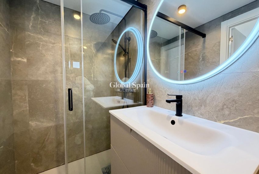Resale - APARTMENT -
TORREVIEJA - Punta Prima