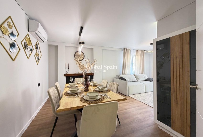 Resale - APARTMENT -
TORREVIEJA - Punta Prima
