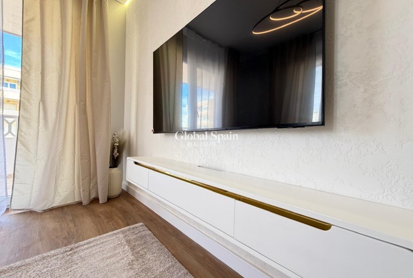 Resale - APARTMENT -
TORREVIEJA - Punta Prima