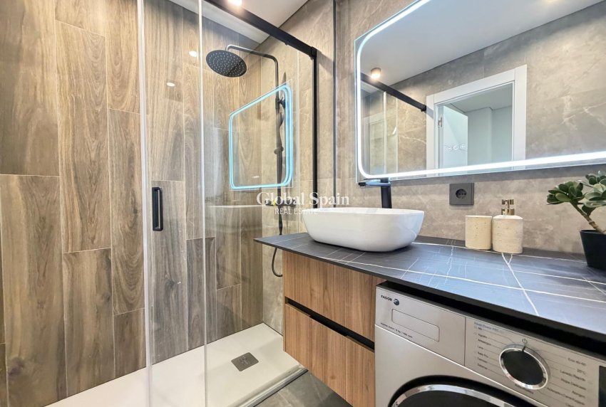 Resale - APARTMENT -
TORREVIEJA - Punta Prima