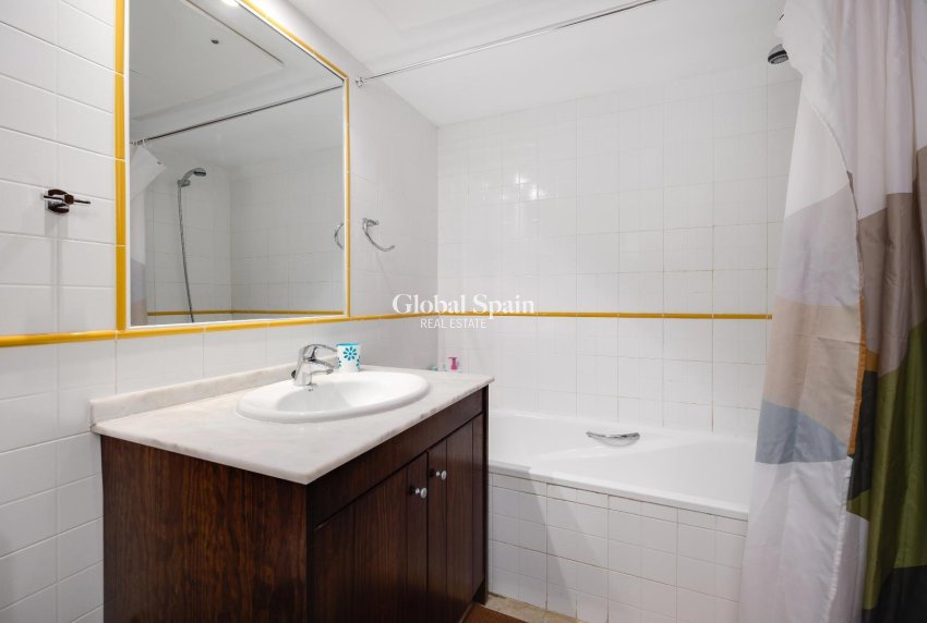 Resale - APARTMENT -
TORREVIEJA - Punta Prima