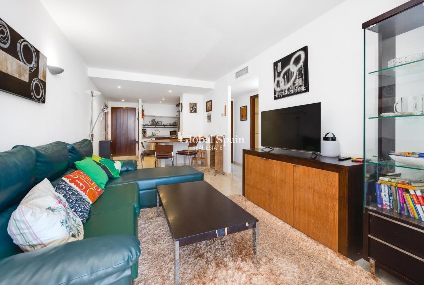 Resale - APARTMENT -
TORREVIEJA - Punta Prima