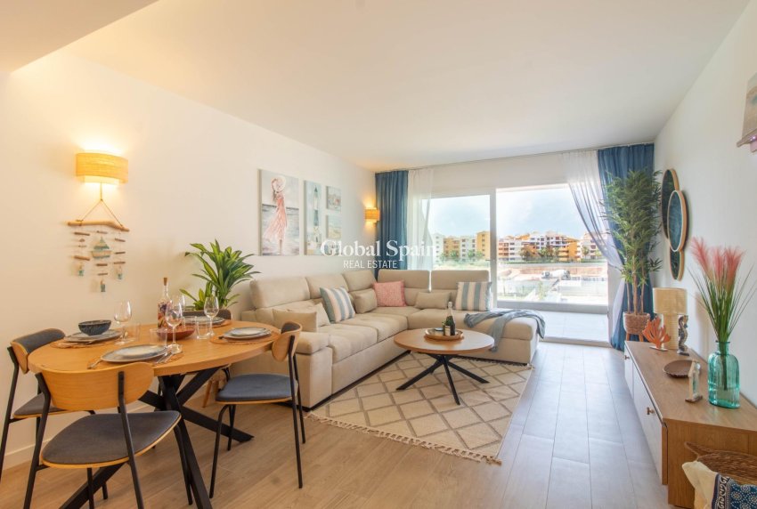 Resale - APARTMENT -
TORREVIEJA - Punta prima