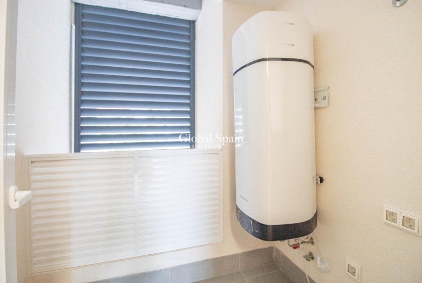 Resale - APARTMENT -
TORREVIEJA - Punta prima