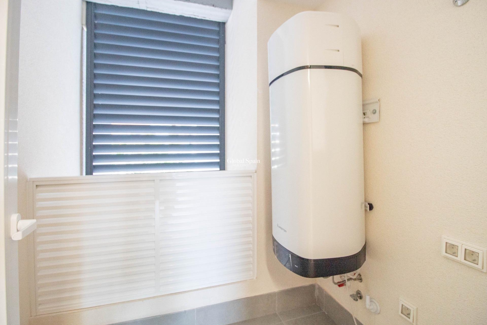 Resale - APARTMENT -
TORREVIEJA - Punta prima