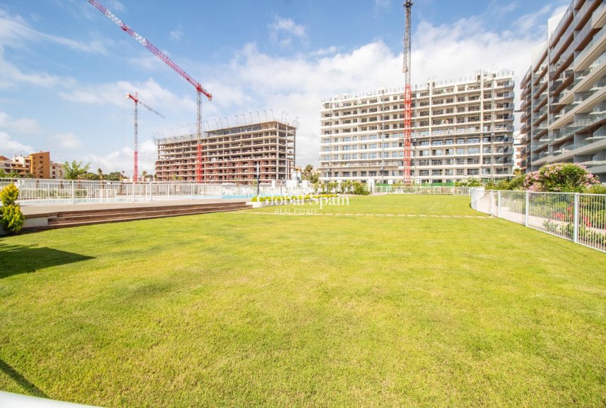 Resale - APARTMENT -
TORREVIEJA - Punta prima